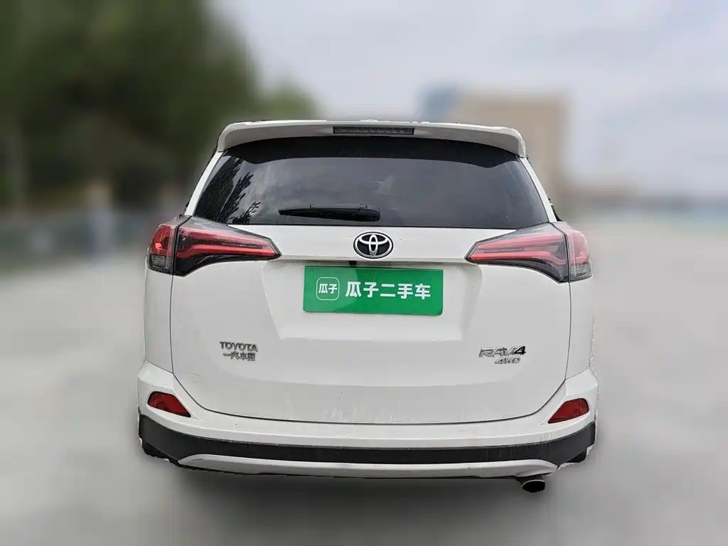 Toyota RAV4 — миниатюра 3