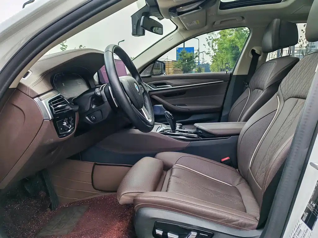 BMW 5 Series — миниатюра 5