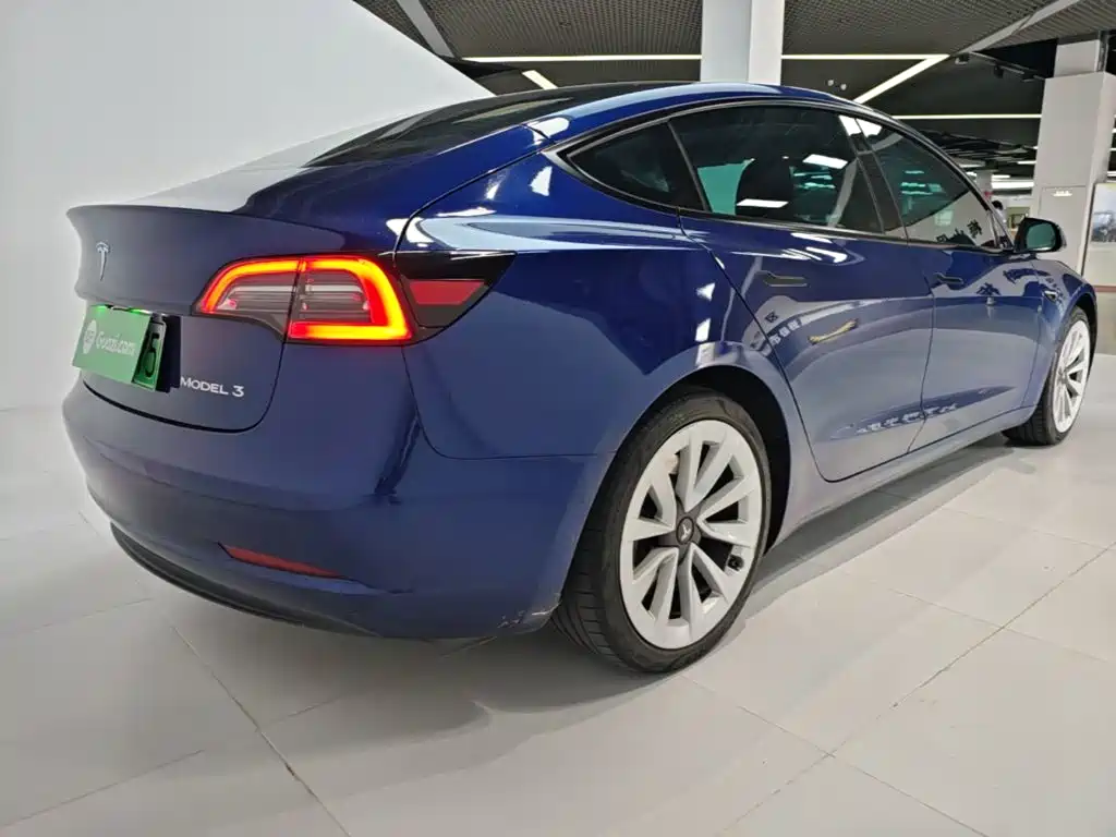Tesla Model 3 — миниатюра 7