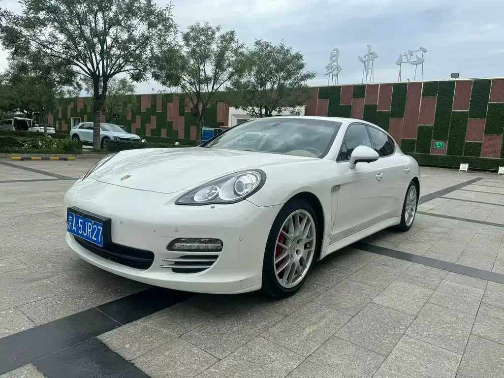 Porsche Panamera 2013 Panamera 4 Platinum Edition 3.6L