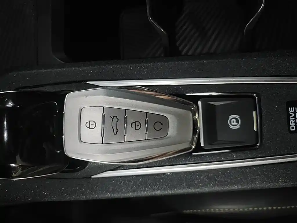 Geely Binyue — миниатюра 9