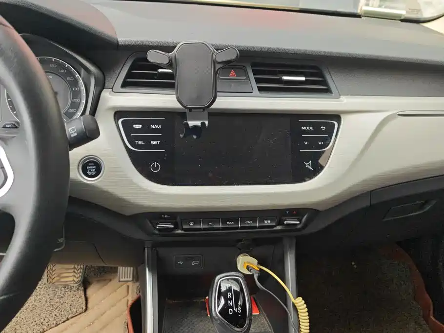 Geely Vision X3 — миниатюра 13