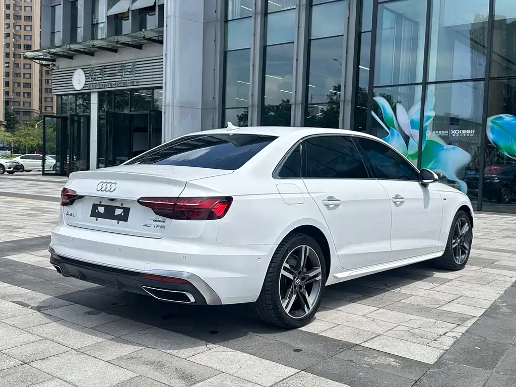 Audi A4L — миниатюра 4