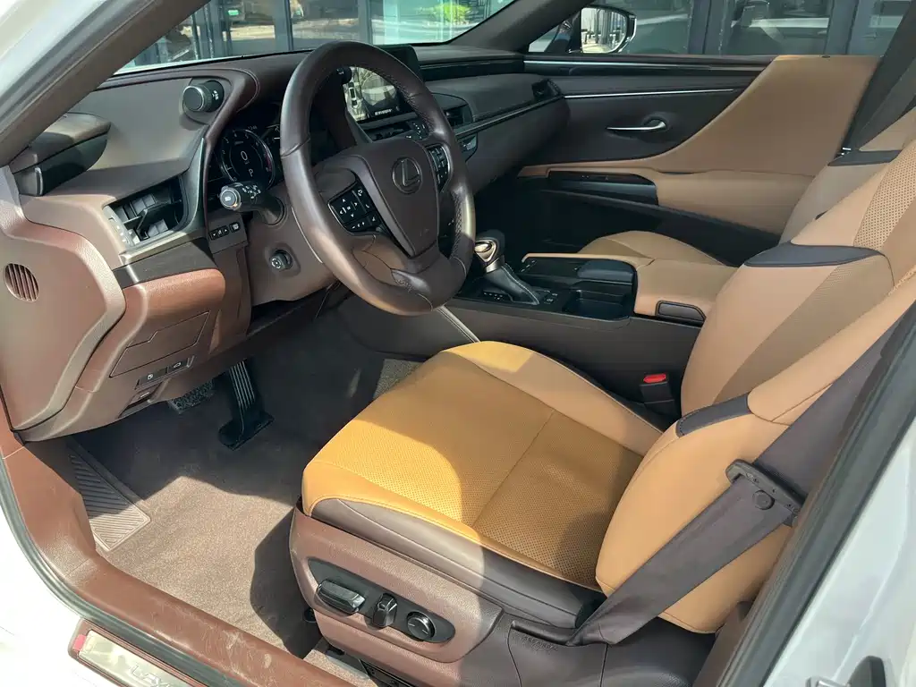 Lexus ES — миниатюра 8