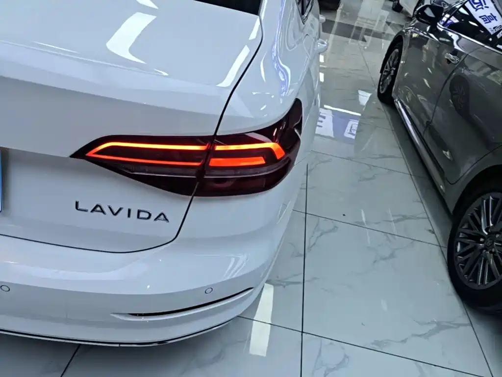 Volkswagen Lavida — миниатюра 8