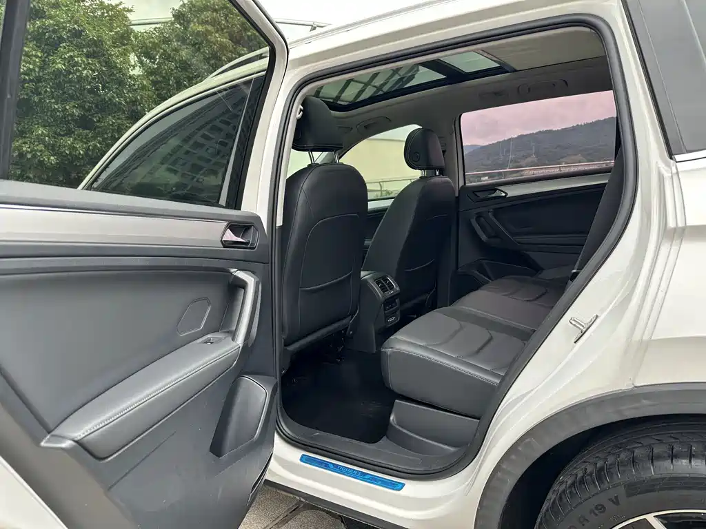 Volkswagen Tiguan L — миниатюра 18
