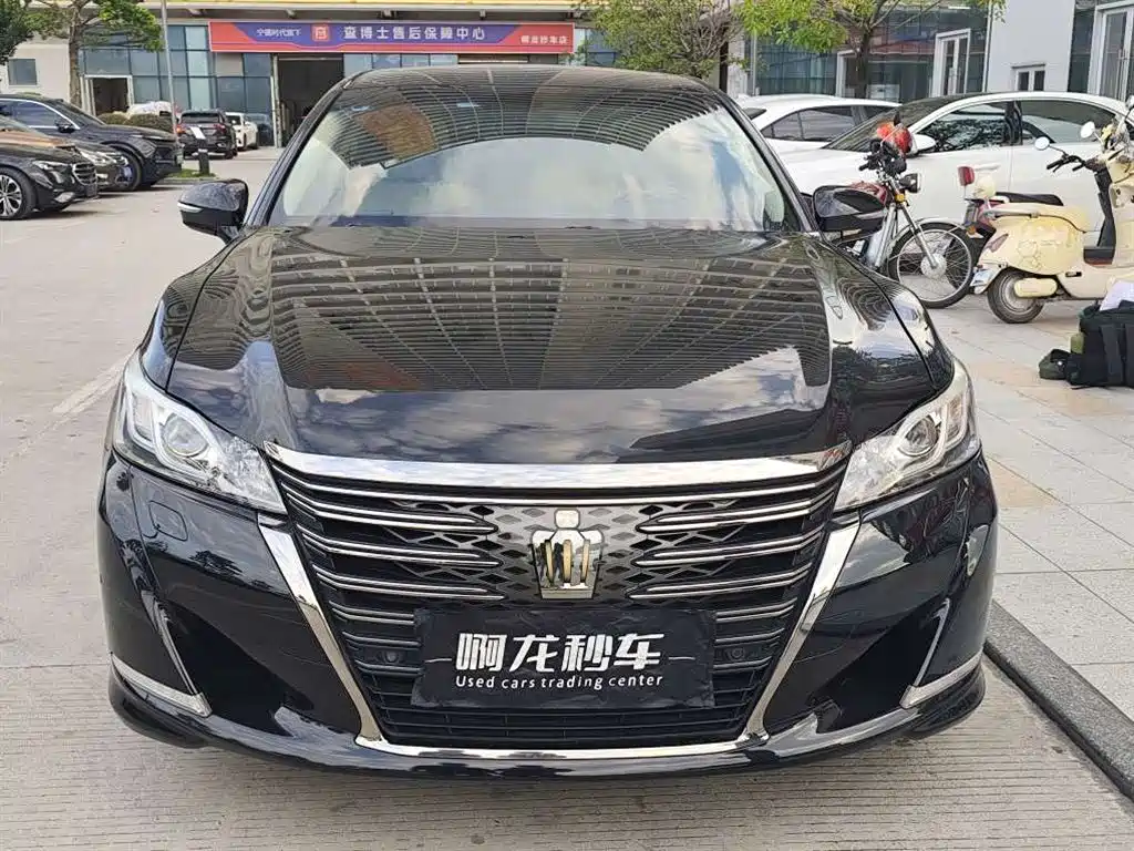 Toyota Crown — миниатюра 2