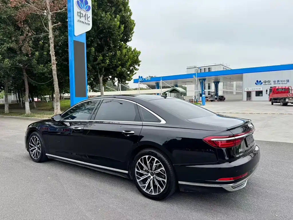 Audi A8 — миниатюра 4