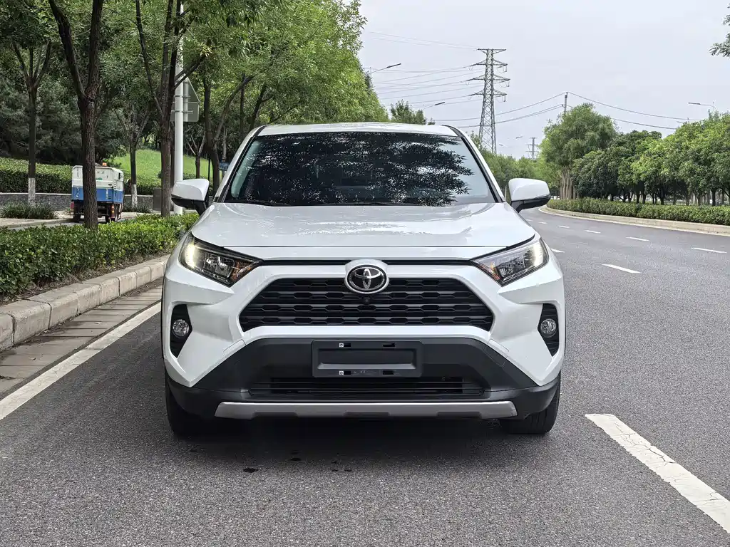 Toyota RAV4 — миниатюра 2