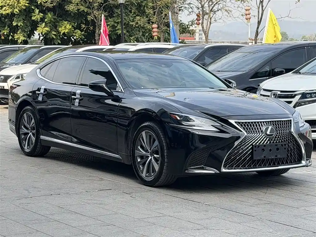 LEXUS LS