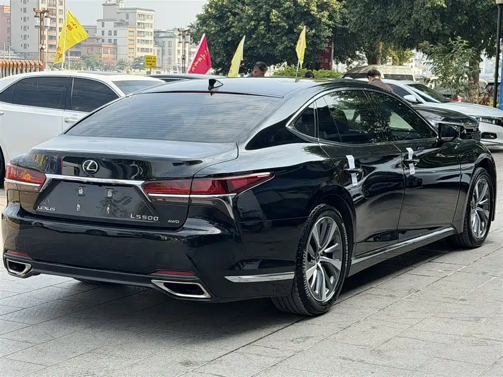 LEXUS LS