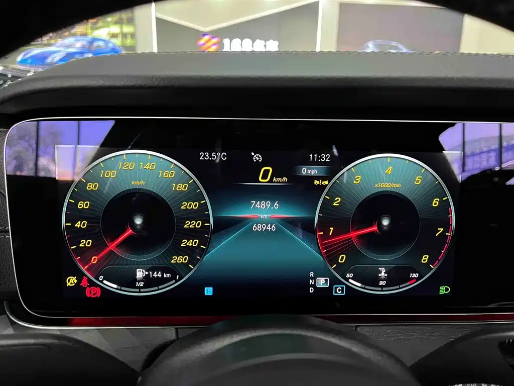 MERCEDES-BENZ E CLASS