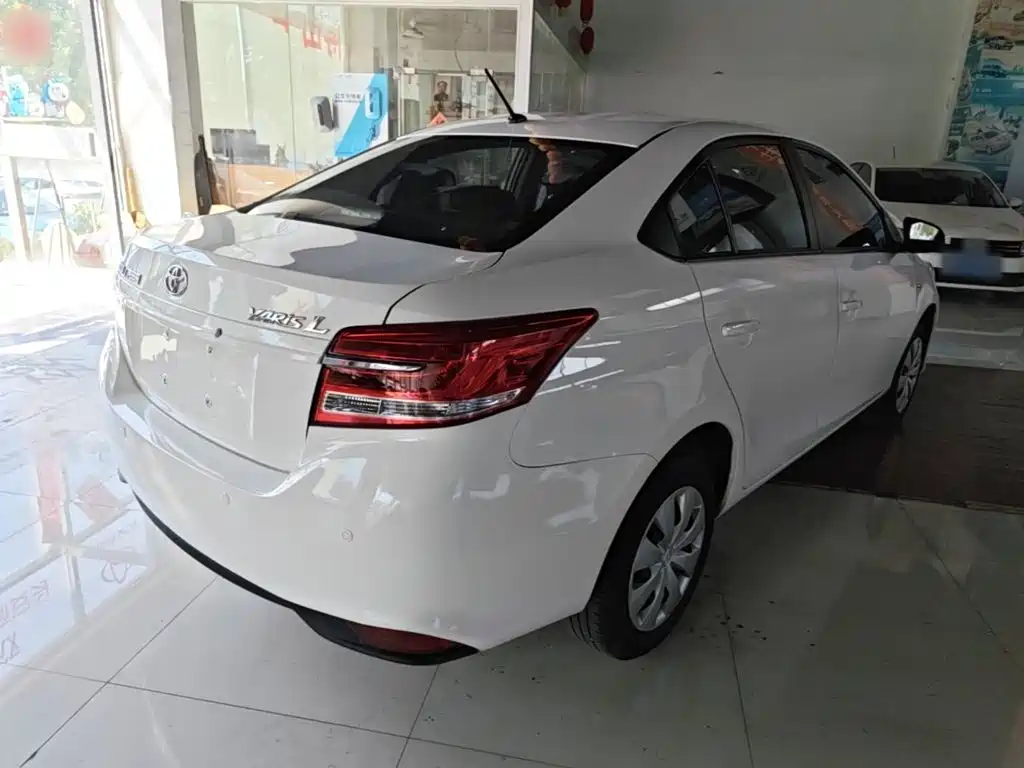 Toyota Yaris L — миниатюра 7