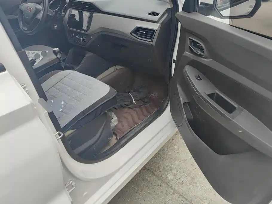 Wuling Hongguang — миниатюра 8