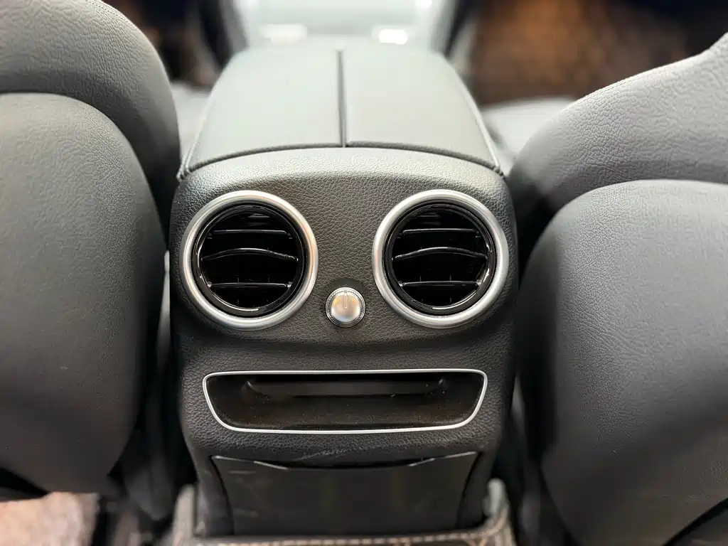 Mercedes-Benz C-Class — миниатюра 13