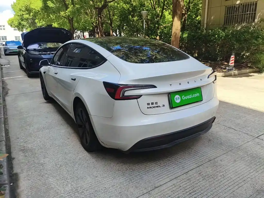 Tesla Model 3 — миниатюра 5