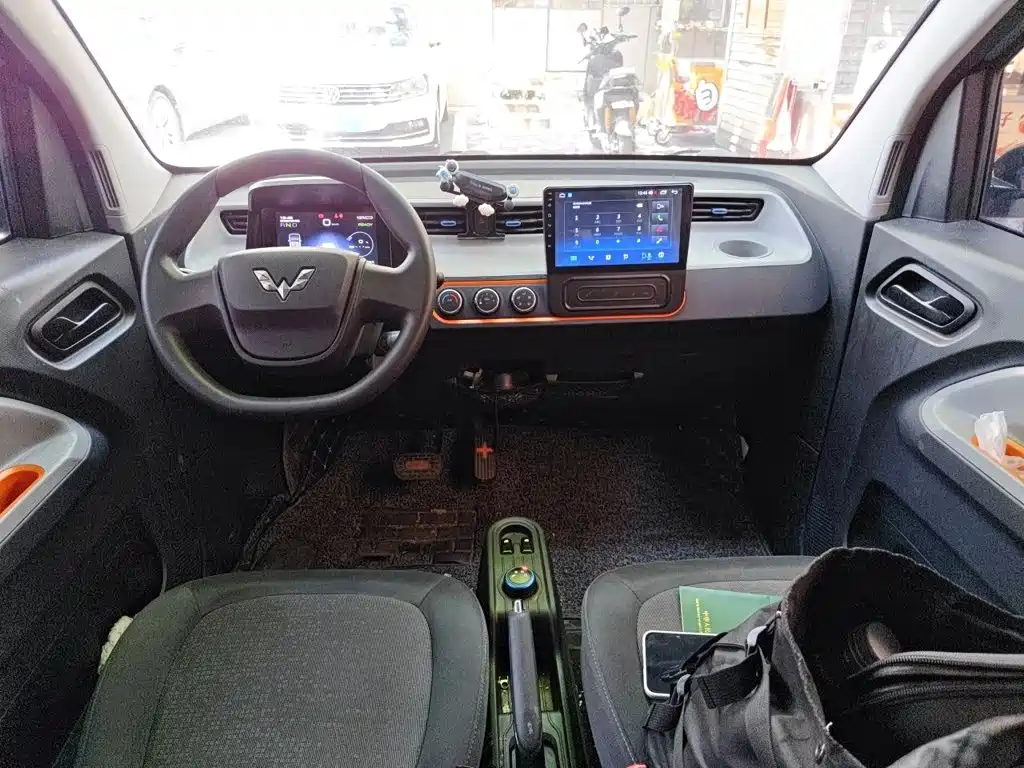 Wuling MINIEV — миниатюра 5
