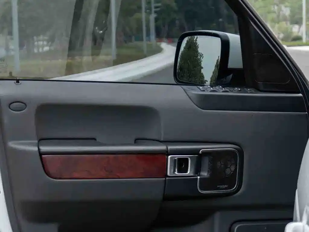 Land Rover Range Rover — миниатюра 13
