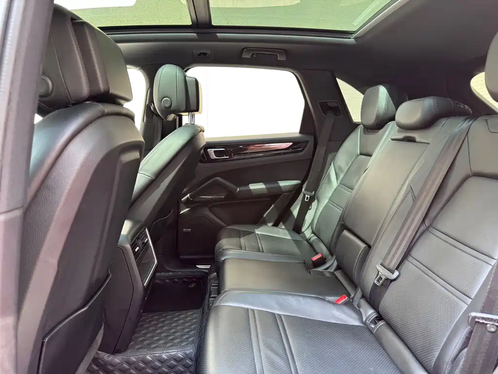 Porsche Cayenne — миниатюра 9
