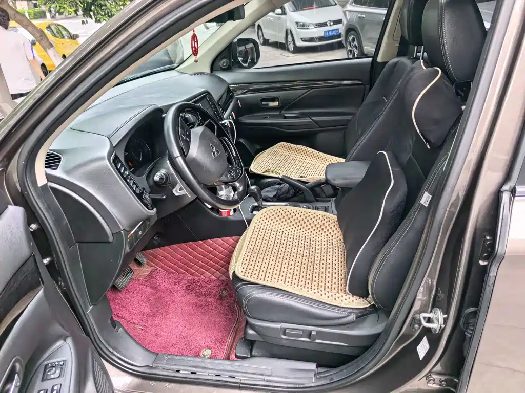 Mitsubishi Outlander — миниатюра 7