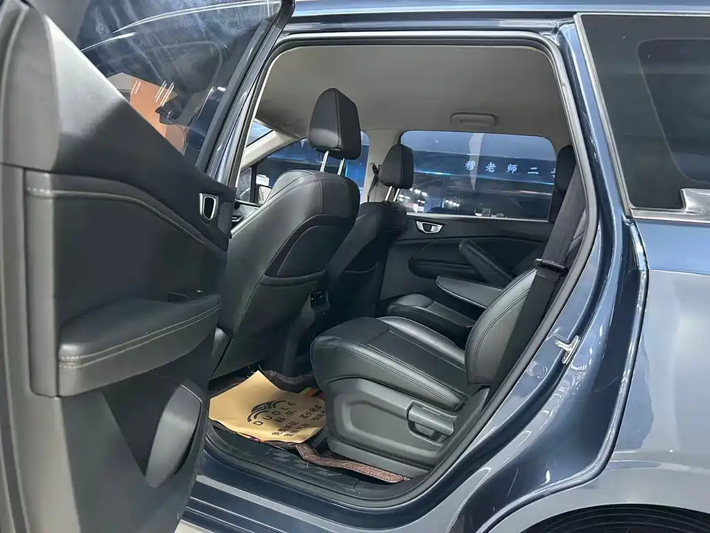 Wuling Jiachen — миниатюра 6