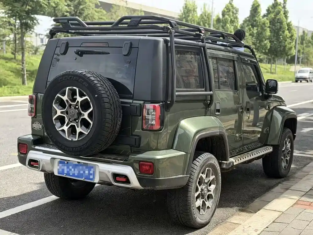 BAIC BJ40 2018 PLUS 2.3T AT Premium V