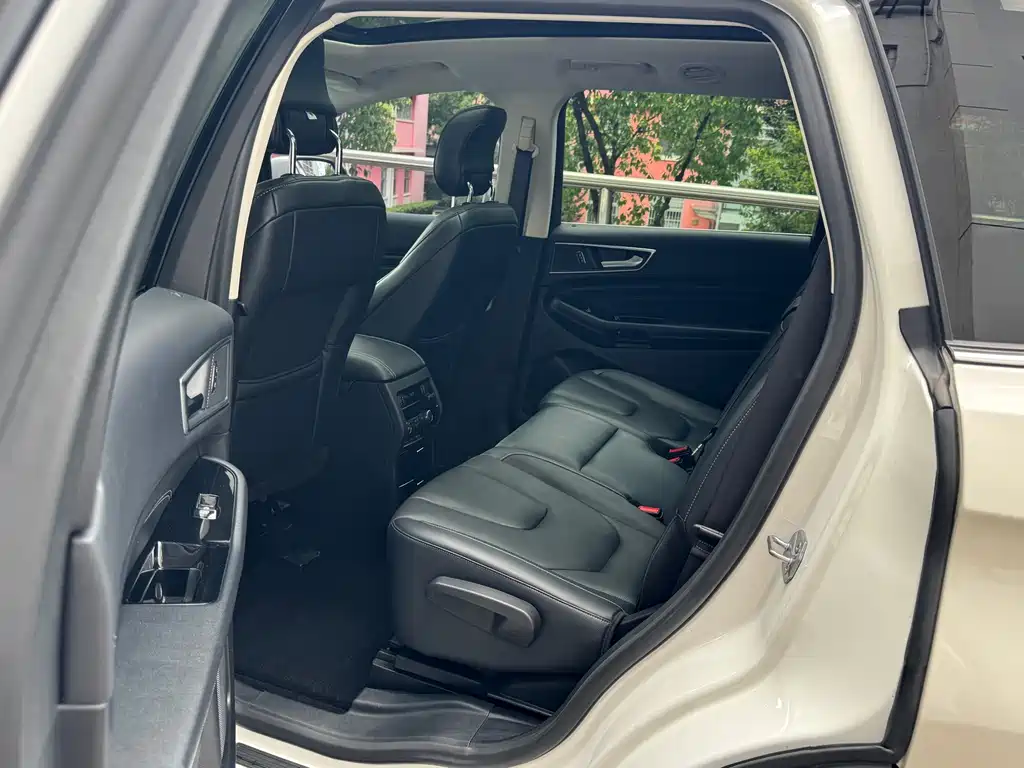 Ford Edge — миниатюра 8