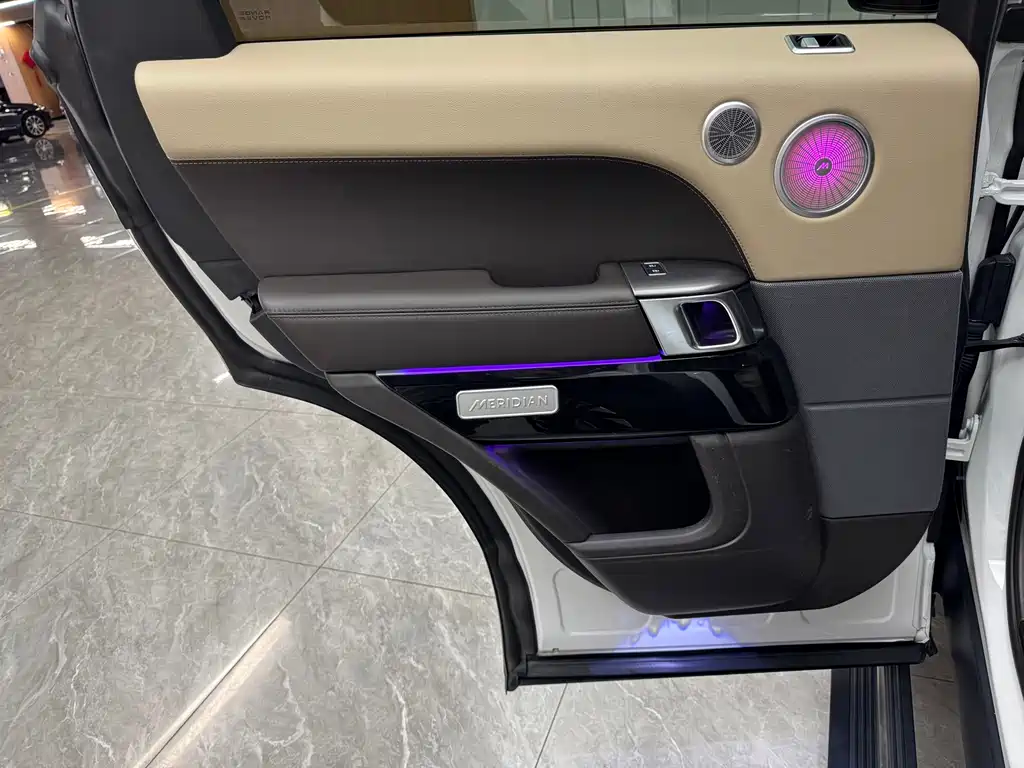 Land Rover Sport PHEV — миниатюра 13