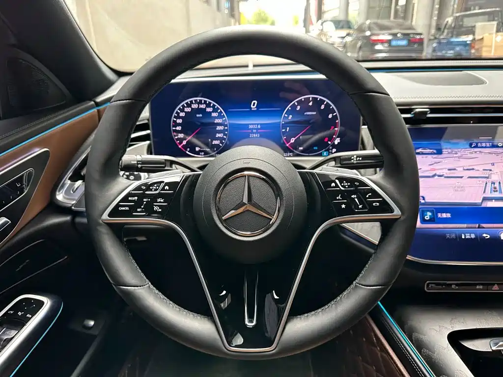 Mercedes-Benz E-Class — миниатюра 12