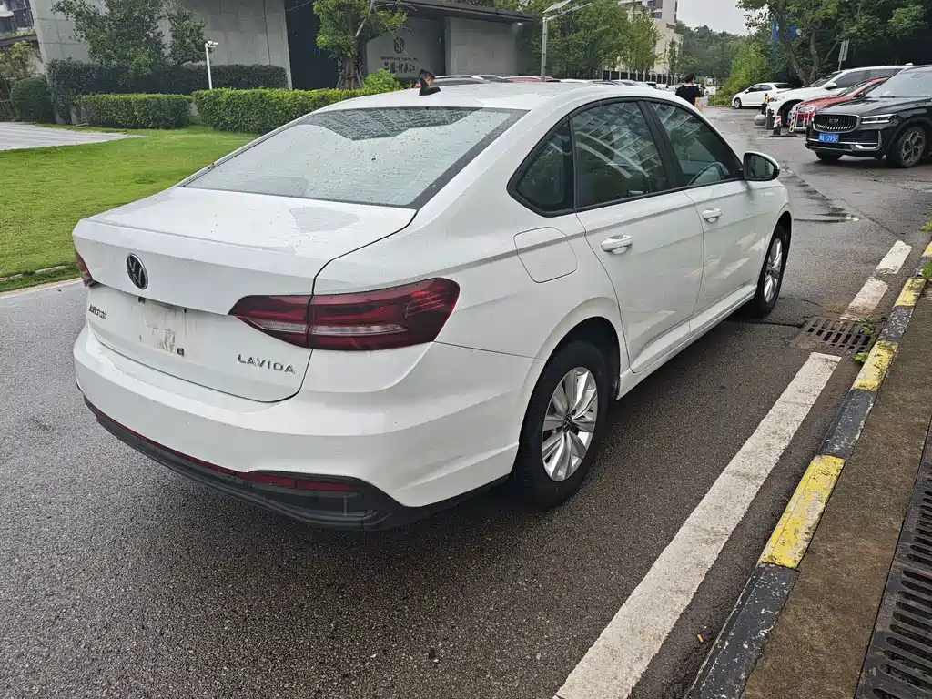 Volkswagen Lavida — миниатюра 7