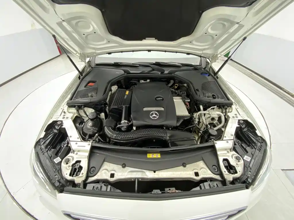 Mercedes-Benz E-Class (Import) — миниатюра 12