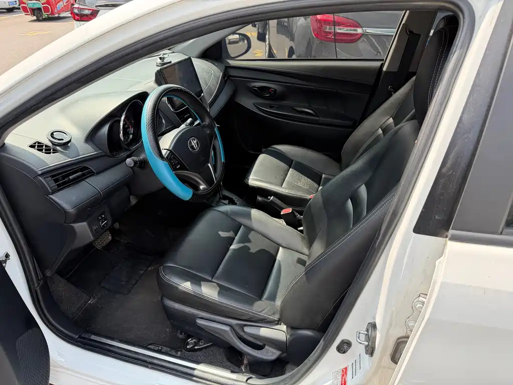 Toyota Yaris L — миниатюра 4