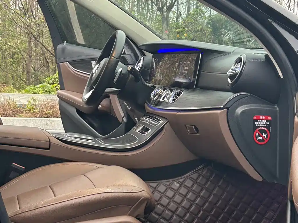 Mercedes-Benz E-Class — миниатюра 7