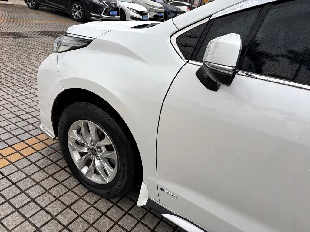 Toyota Granvia — миниатюра 15