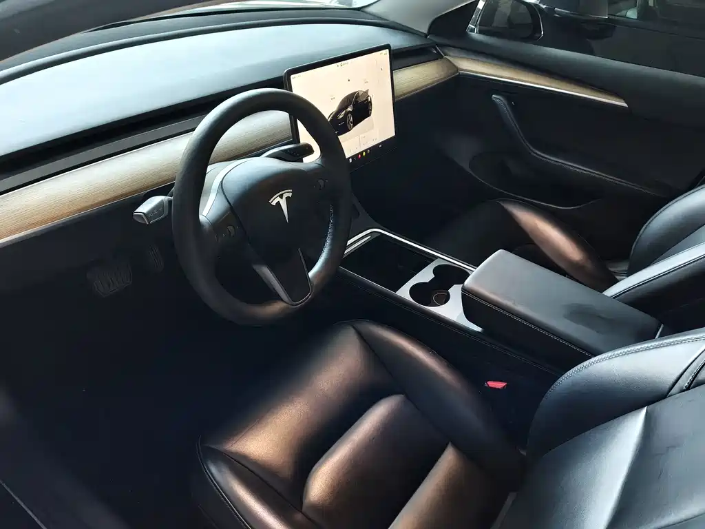 Tesla Model 3 — миниатюра 9