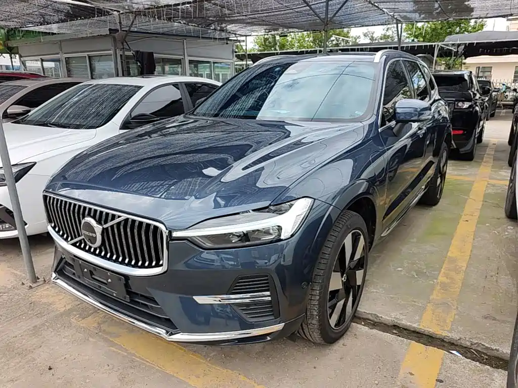 Volvo XC60 PHEV — миниатюра 2