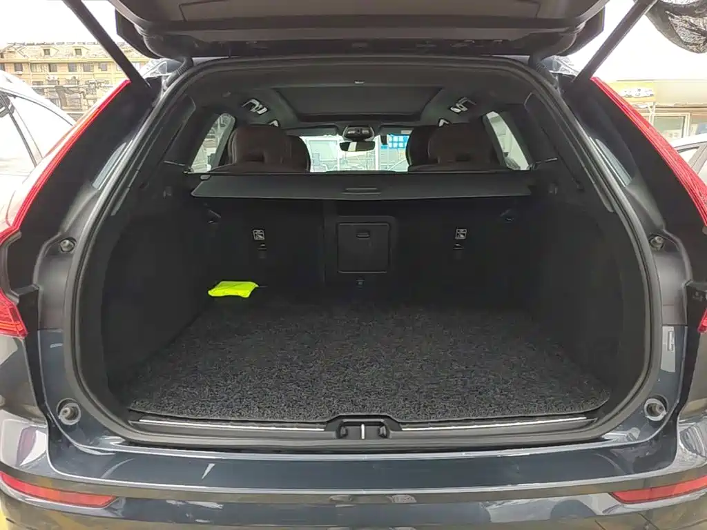 Volvo XC60 PHEV — миниатюра 19