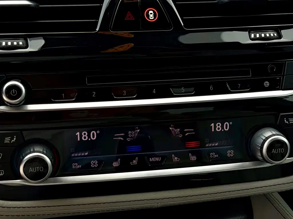 BMW M5 — миниатюра 5