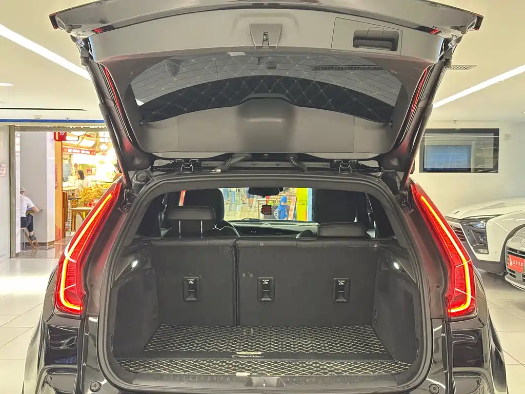 Cadillac XT4 — миниатюра 8