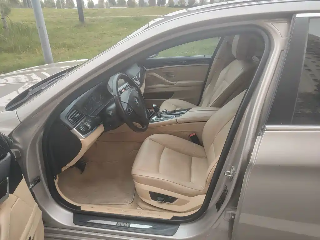 BMW 5 Series — миниатюра 13