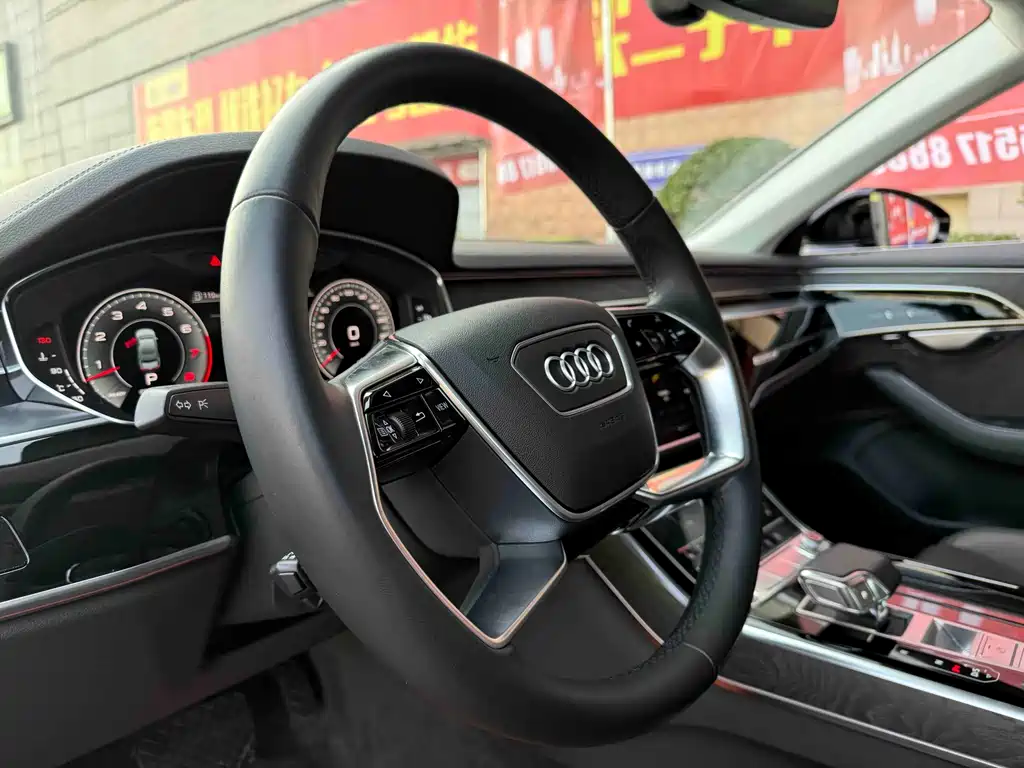 AUDI A8