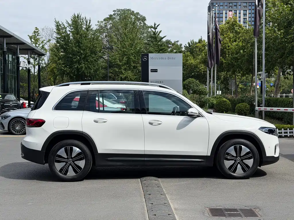Mercedes-Benz EQB — миниатюра 6