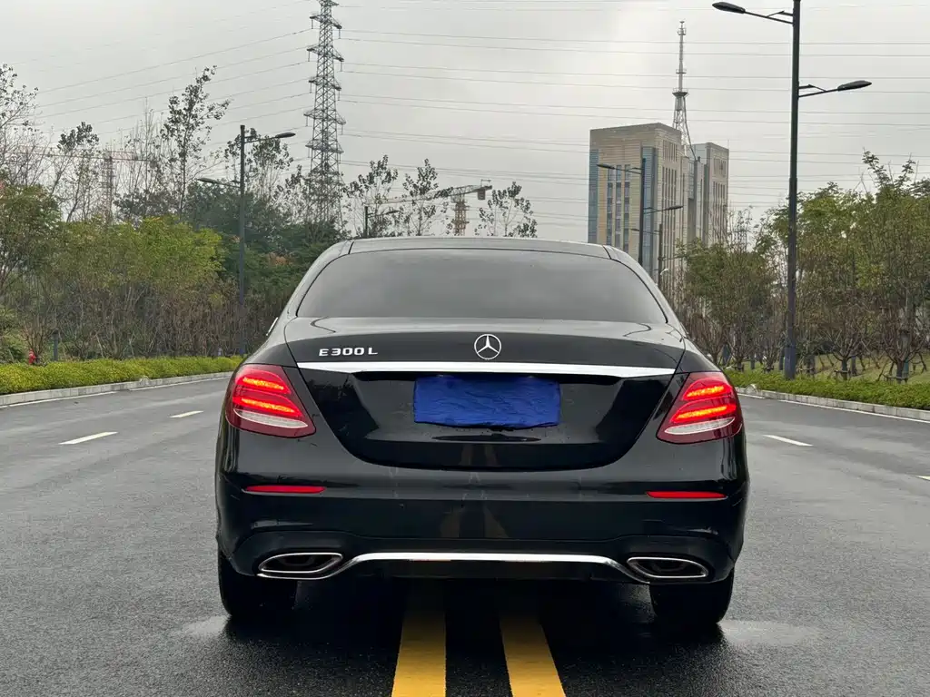 Mercedes-Benz E-Class — миниатюра 16