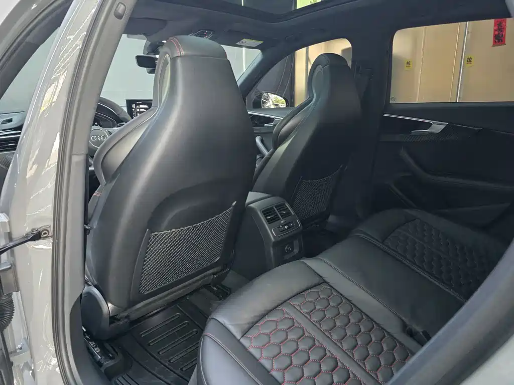 Audi RS 4 — миниатюра 7