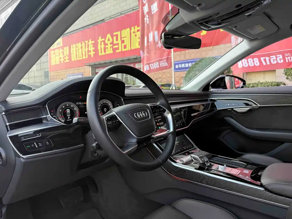 AUDI A8