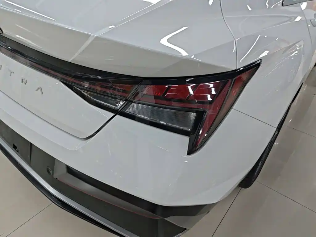 Hyundai Elantra — миниатюра 8