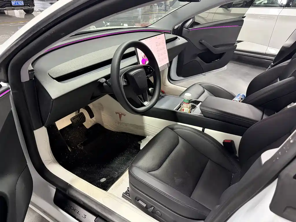 Tesla Model 3 — миниатюра 3