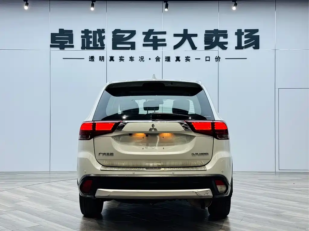 MITSUBISHI OUTLANDER