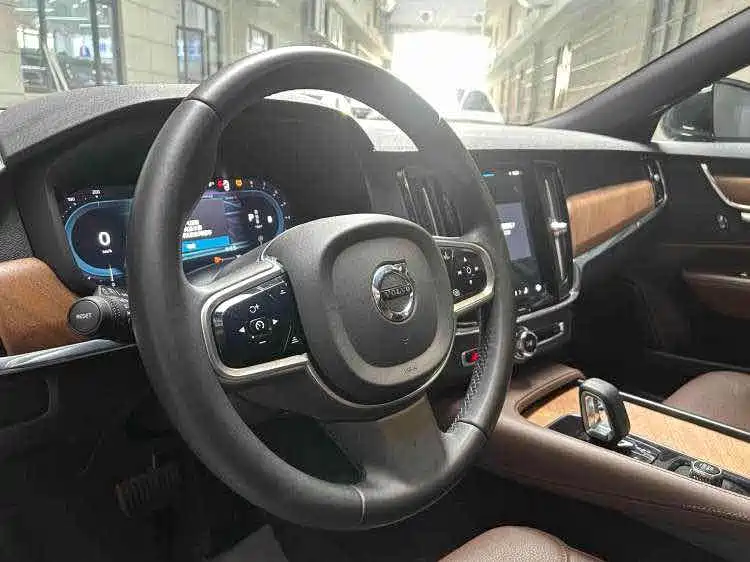 Volvo S90 — миниатюра 9