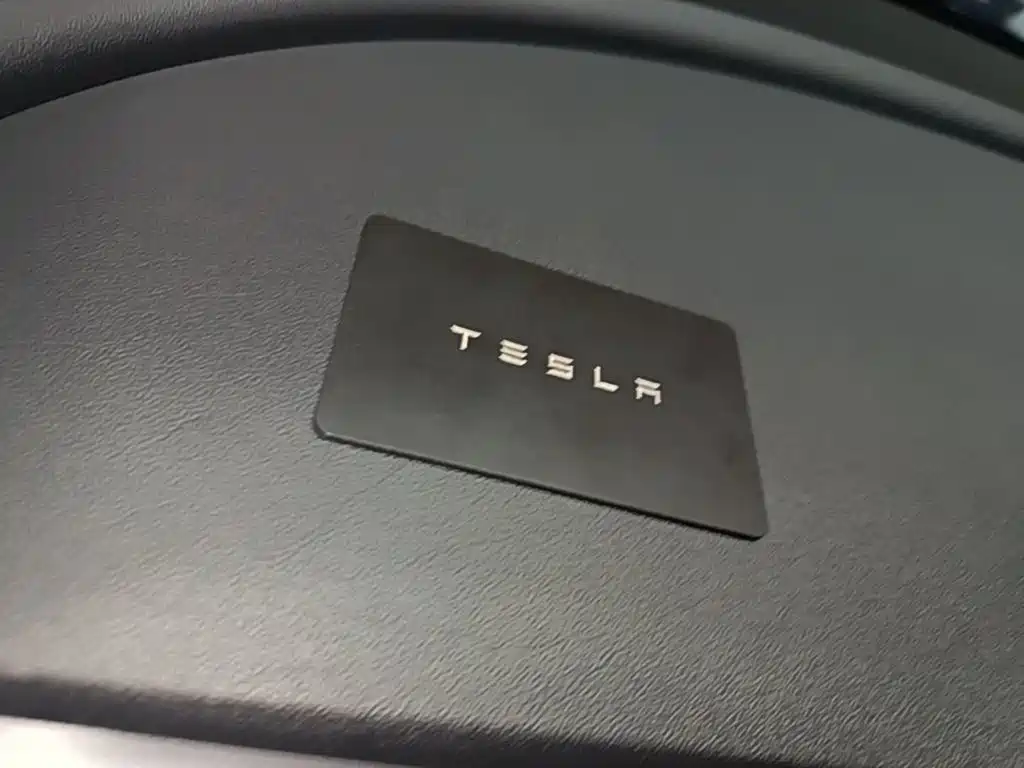 Tesla Model 3 — миниатюра 9